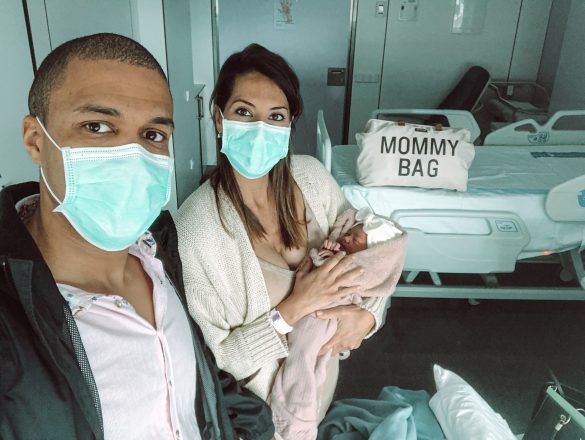 Momentos antes de abandonar el hospital después de dar a luz en pandemia